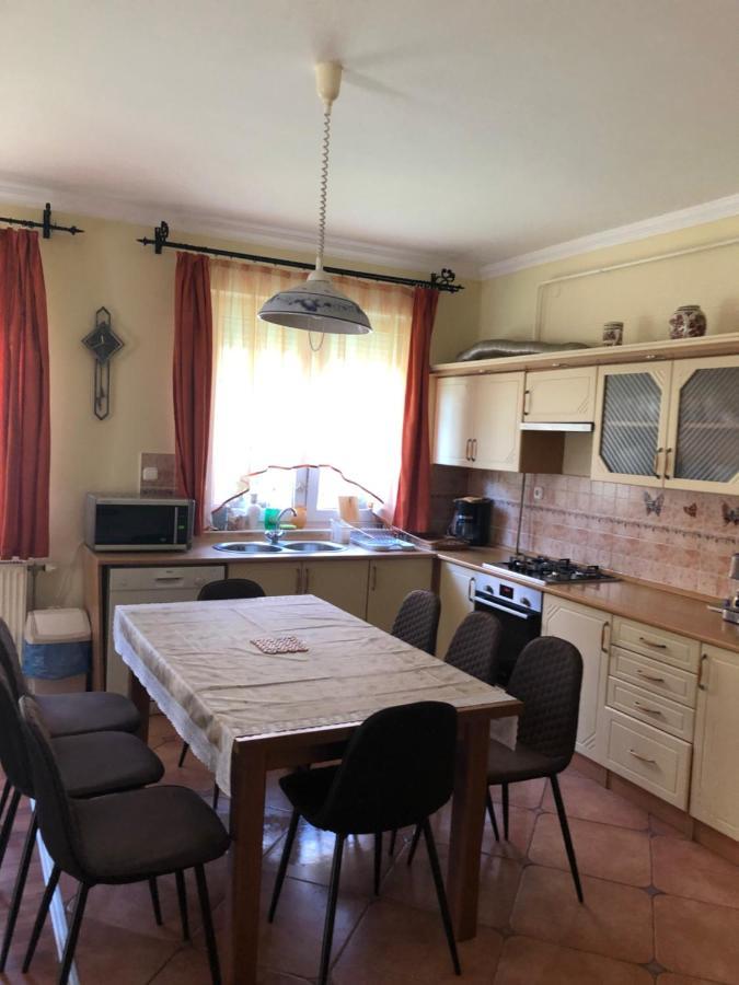 Imre Apartman Hajduszoboszlo Luaran gambar